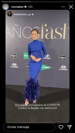 La influencer acaparó todas las miradas con un espectacular vestido azul klein