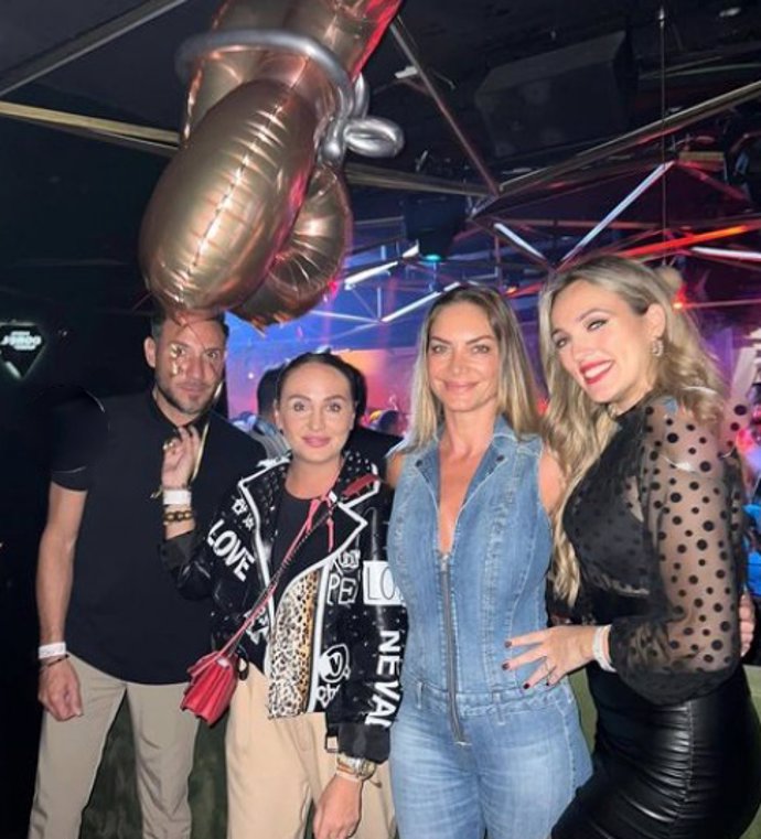 Rocío ha celebrado su cumpleaños con su padre y Marta Riesco