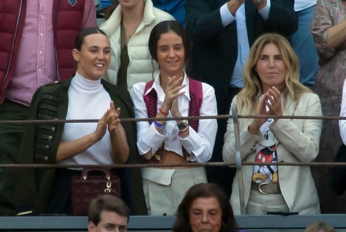 Victoria, animando a Roca Rey