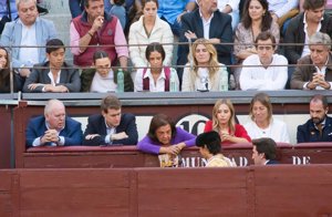 Victoria, mirando con complicidad a Roca Rey