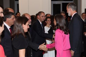 Don Felipe y Doña Letizia han mantenido un encuentro con la colectividad española residente en Alemania