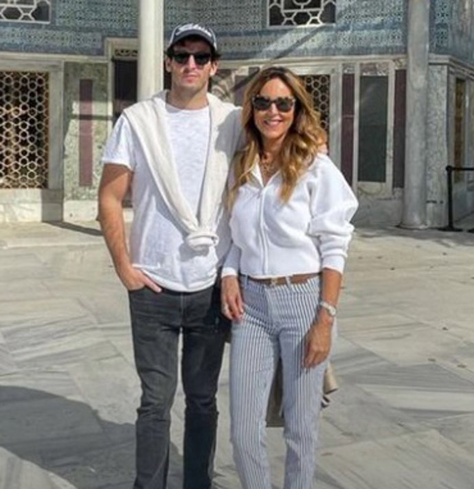 Íñigo Onieva y su madre, Carolina Molas, en Estambul