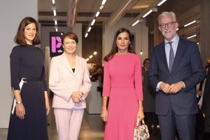 La Reina, ideal, ha recuperado su vestido rosa chicle de Moisés Nieto