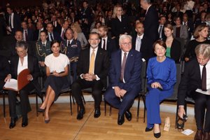 Los monarcas, de lo más atentos durante la ceremonia inaugural