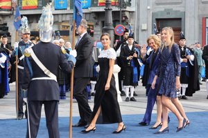 La Familia Real, llegando a los Premios Princesa de Asturias