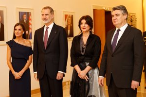 La Reina Letizia lo vuelve a hacer: escoge su vestido-joya para brillar en Croacia