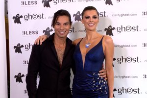 El artista ha presentado públicamente a su novia