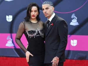 Rosalía y Raw Alejandro, más enamorados que nunca en los Latin Grammy