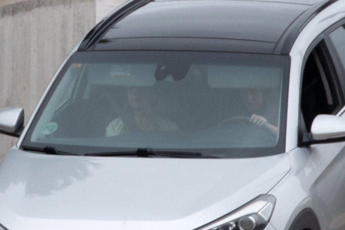 Irene y Goyi Arévalo llegando esta mañana al hospital