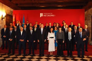 Foto de familia durante la entrega de la 34ª edición de los Premios Jaume I