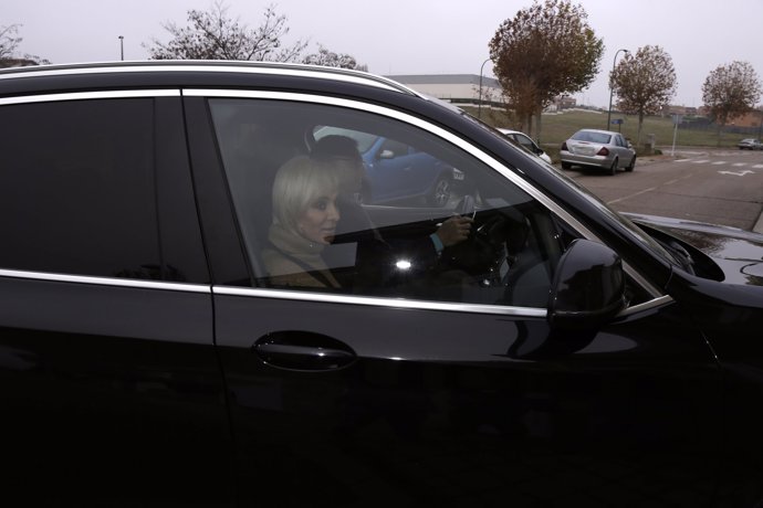 Ana María Aldón llegando a su nueva casa