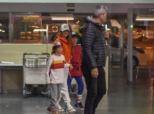 Shakira, a su regreso a Barcelona con sus hijos Milan y Sasha