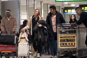 Santi Burgoa y Vanesa Romero a su llegada a Madrid tras su romántica escapada a Bruselas