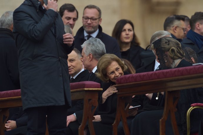 Doña Sofía, de lo más cómplice con Matilde de Bélgica