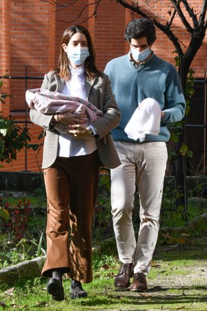 Los Duques de Huéscar ya se encuentran en su domicilio con su hija recién nacida