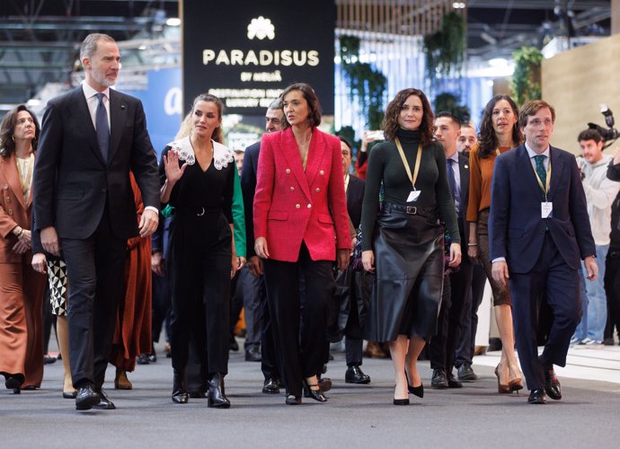 Sus Majestades, durante el recorrido inaugural