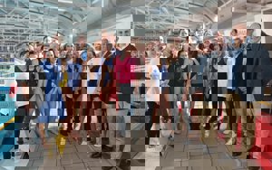 Doña Letizia, posando con las jugadoras de waterpolo del Real Club Canoe