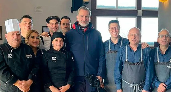 Don Felipe comió el domingo en el restaurante La Alcazaba de la estación de Sierra Nevada