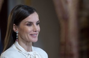 La Reina, radiante con su look más dulce del año