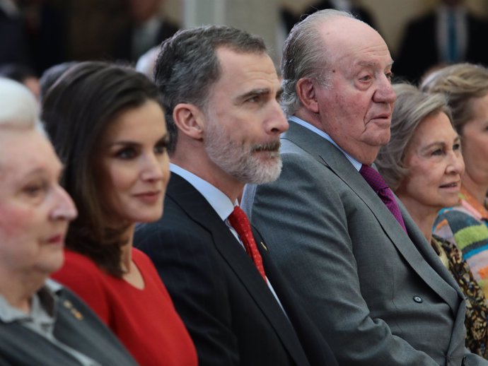 Don Felipe, en una imagen de archivo junto a su padre