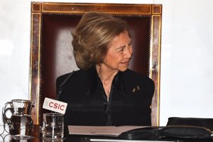 La monarca vuelve a la Agenda Real casi un mes después de la muerte de su hermano