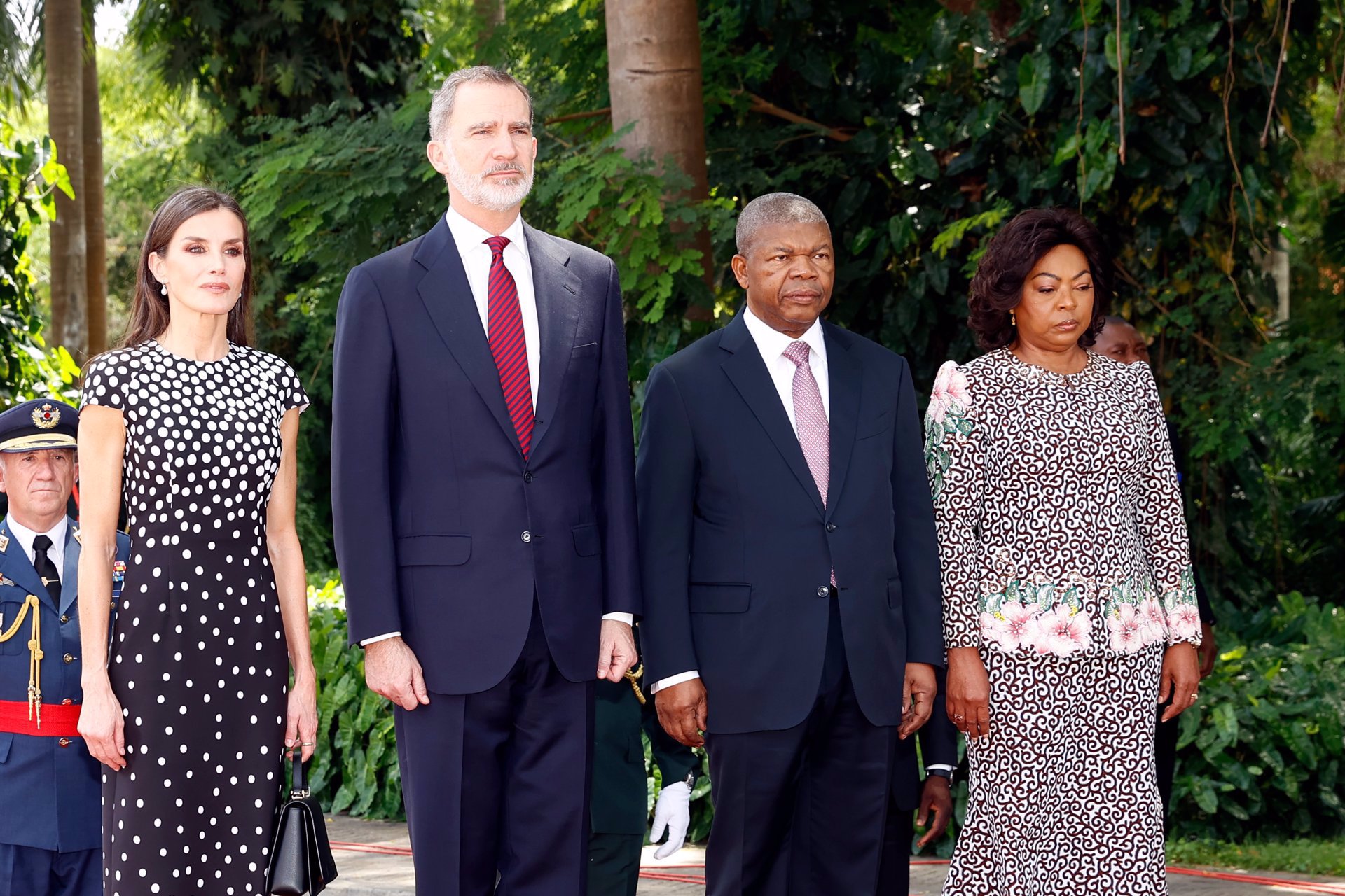 Sus Majestades, con el presidente angoleño y la primera dama