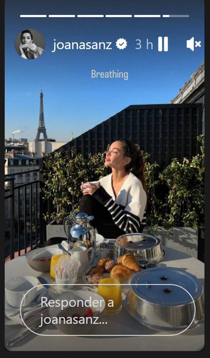 La modelo recupera la sonrisa en París