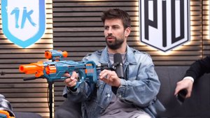 Gerard Piqué, con su Nerf listo para lanzar