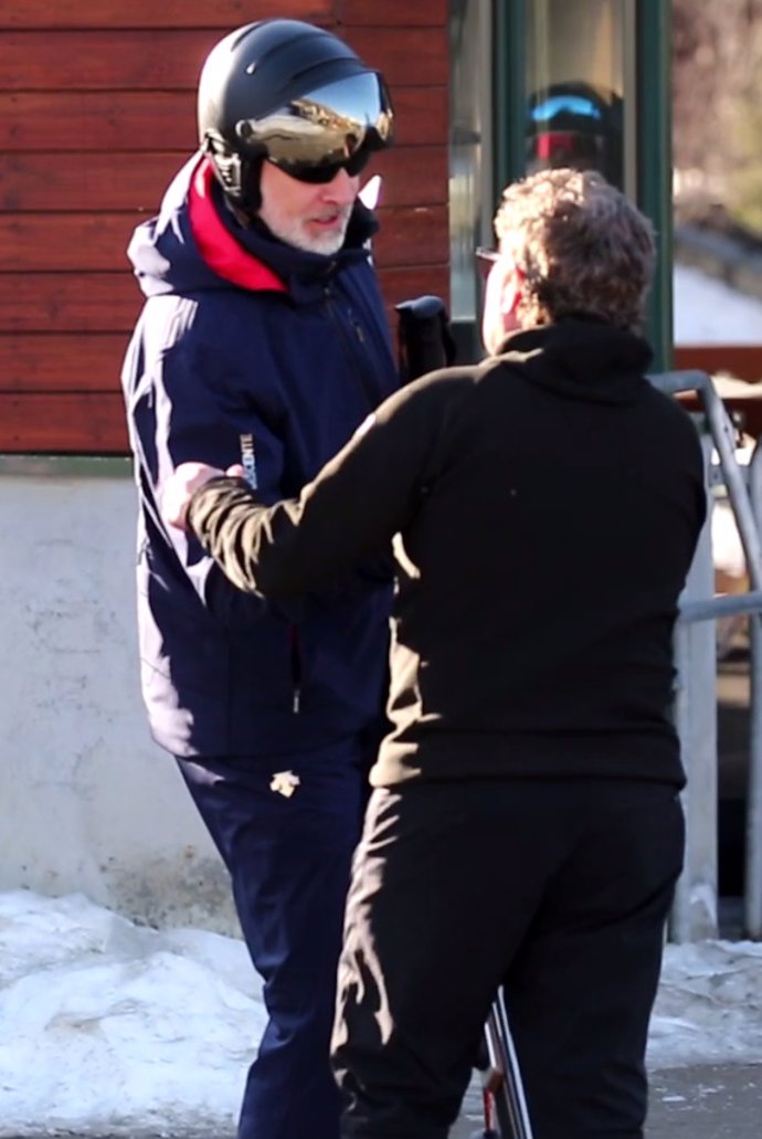 El Rey, saludando a un amigo en Baqueira