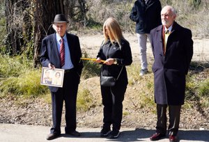 Personas anónimas se han acercado a transmitir su cariño a la familia Real griega