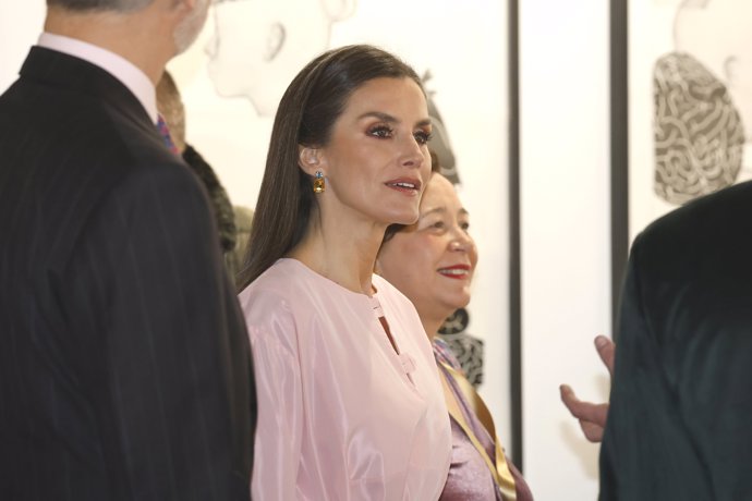 La Reina ha estrenado unos pendientes muy originales