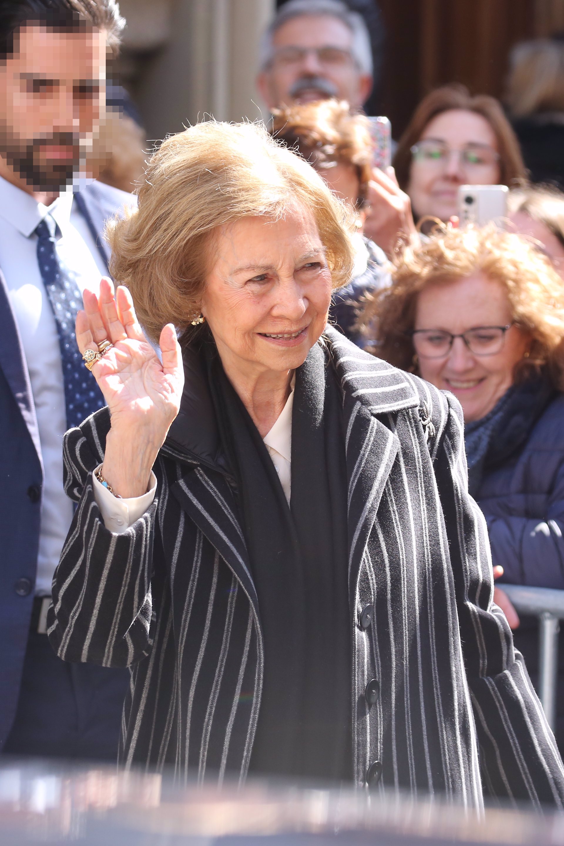 Doña Sofía ha agradecido el cariño con una gran sonrisa