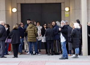 Numerosos amigos han arropado a la familia en el último adiós  a Teresa Nicolás