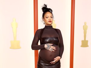 Rihanna impacta con su 'dos piezas' de cuero y tul que nadie esperaba