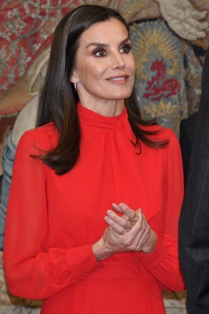 Doña Letizia ha deslumbrado con un total look en rojo