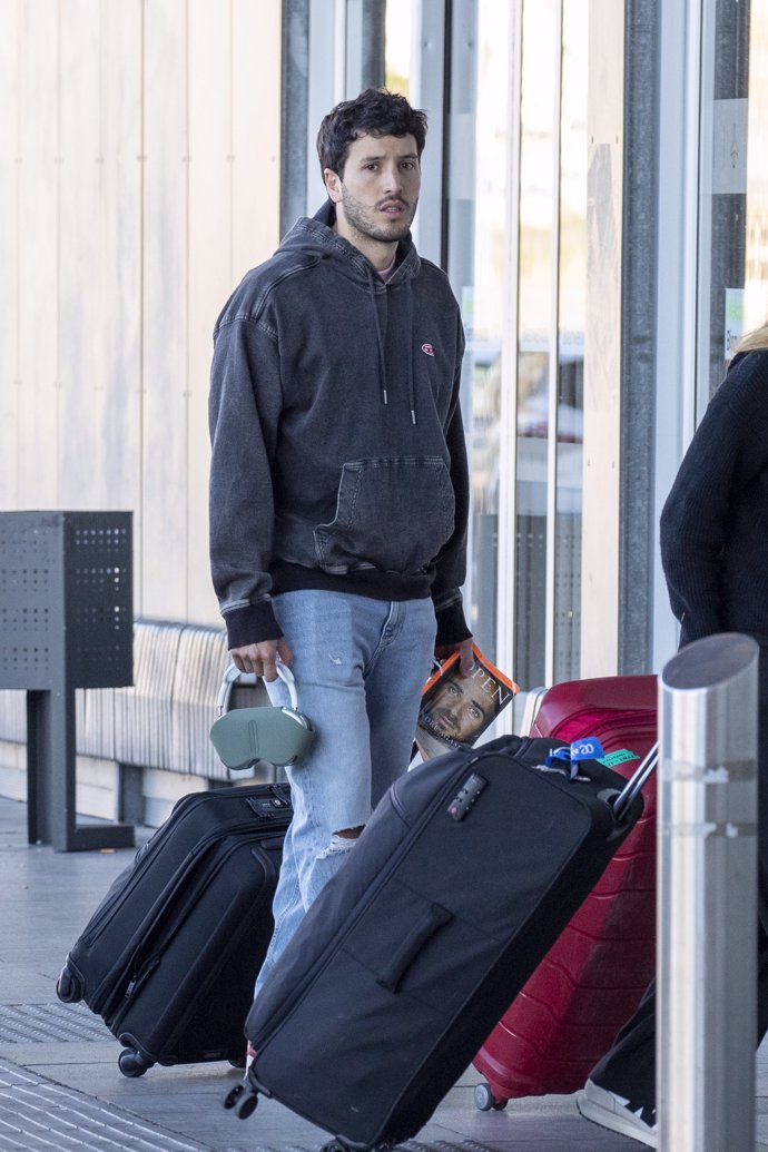 Sebastián Yatra, en el aeropuerto de Madrid