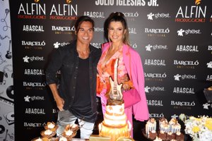 Julio José y su novia, Vivi Domenico