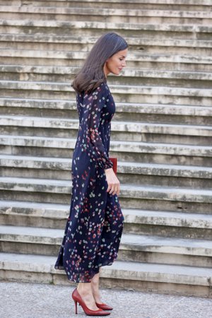 La Reina ha lucido por quinta vez su vestido confeti de Massimo Dutti