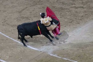 Gonzalo Caballero, nuevo susto en la plaza de toros