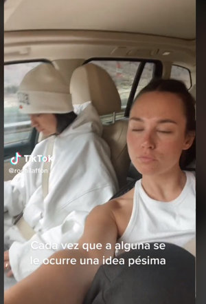 Rocío Laffon ha publicado un vídeo en Tik Tok en el que se ve a Victoria Federica mirando el móvil mientras conduce