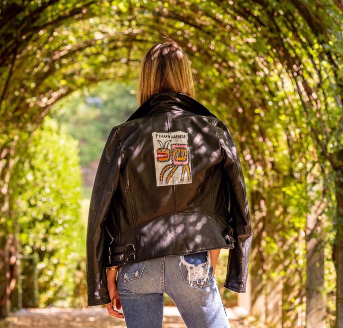 Prendas artesanales y únicas pintadas a mano por artistas internacionales