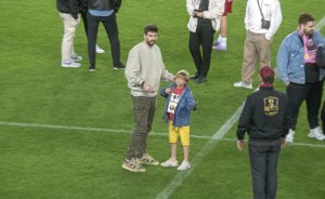 Gerard Piqué, con su hijo Sasha en la final de la Kings League
