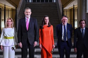 La Reina Letizia rescata el dos piezas naranja de Zara y arrasa