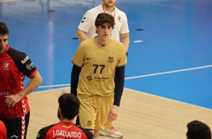 Pablo consolida su carrera en el Barça del balonmano