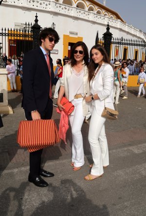 Nuria González con sus hijos, Iván y Alma