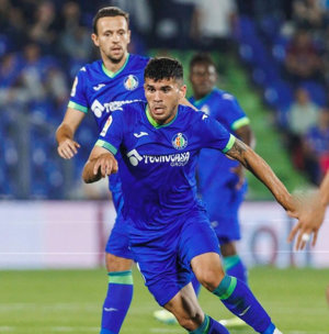 Aleñá juega como centrocampista en el Getafe