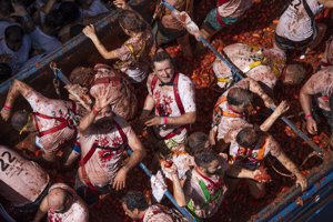 La Tomatina causa mucha curiosidad a los asiáticos