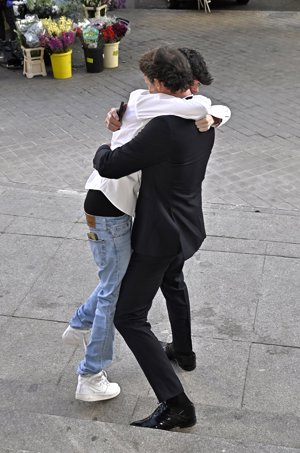 Álvaro Muñoz Escassi, emocionante reencuentro con su hijo