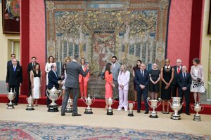 Foto de familia de los distinguidos con los premios Nacionales del Deporte 2021