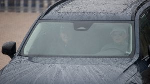 Don Juan Carlos, abandonando el Náutico de Sanxenxo a causa de la lluvia